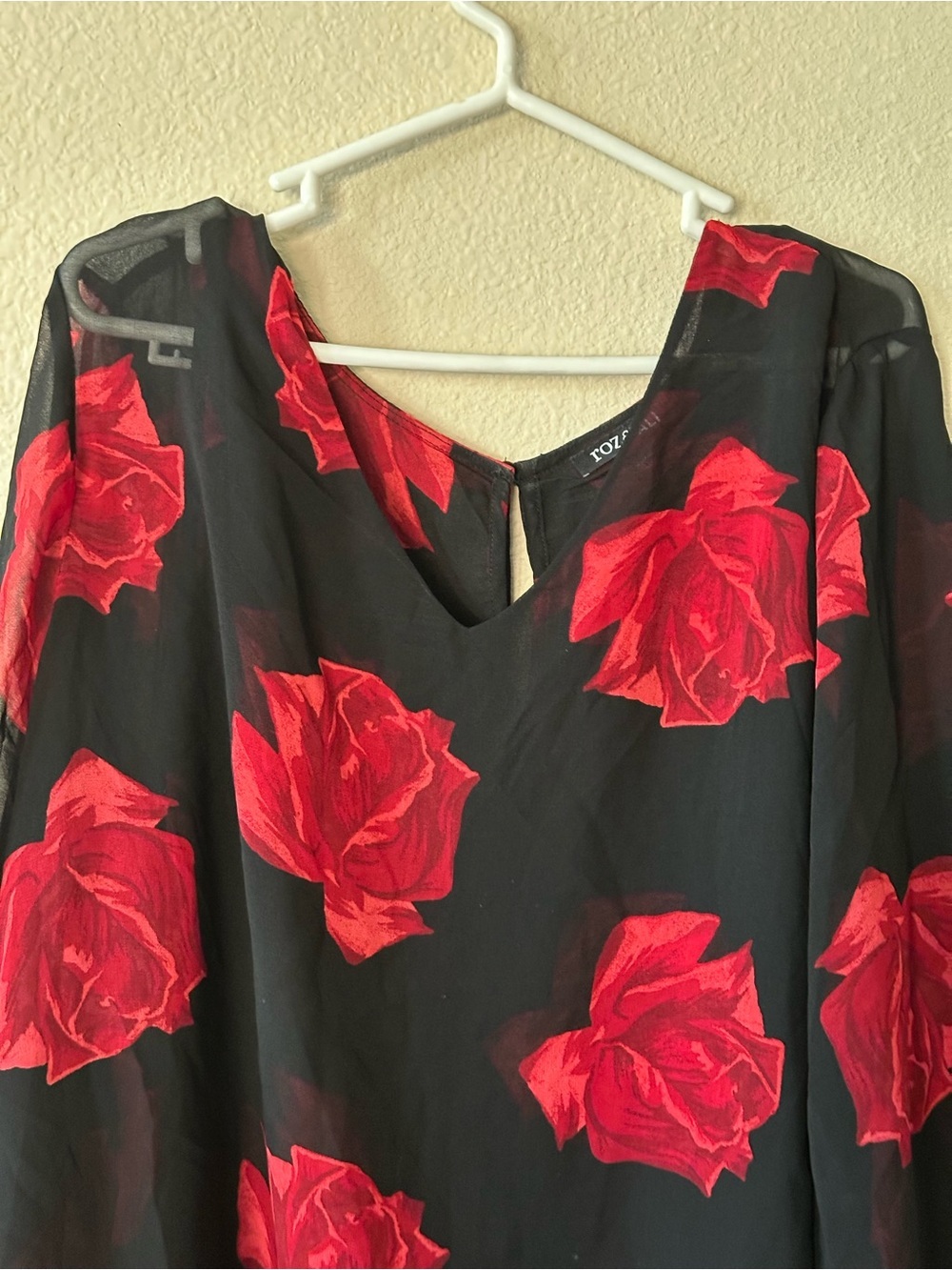 Roz and Ali Black Floral Sheer Blouse with Red Rose Print size 2X/ NWOT 1129 - Picture 2 of 5
